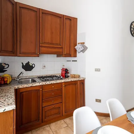 Apt Vicino Metropolitana Porta Romana, 4 Minuti Da Duomo, Free Wifi&netflix Apartment Milan