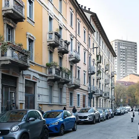 Apt Vicino Metropolitana Porta Romana, 4 Minuti Da Duomo, Free Wifi&netflix Apartment Milan