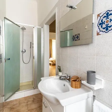 Apt Vicino Metropolitana Porta Romana, 4 Minuti Da Duomo, Free Wifi&netflix *