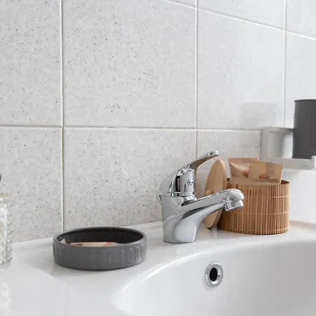 Apt Vicino Metropolitana Porta Romana, 4 Minuti Da Duomo, Free Wifi&netflix Apartment Milan